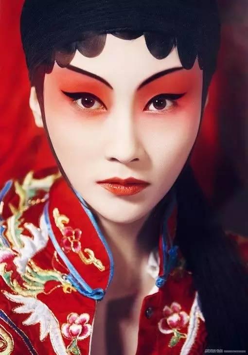 戏曲女花脸勾脸视频,女花脸勾脸技艺的传承与演绎