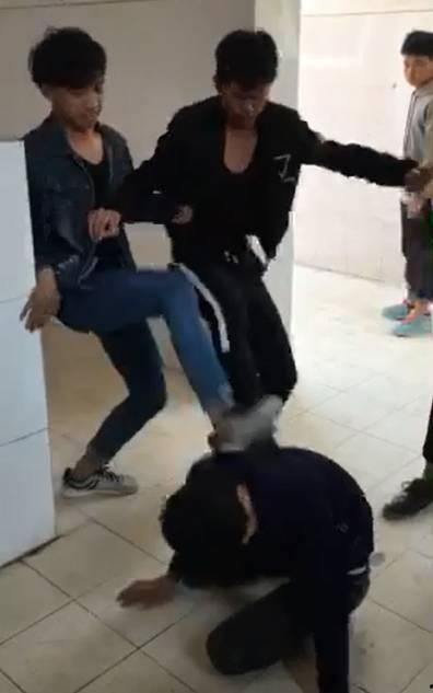 中学打架视频实拍